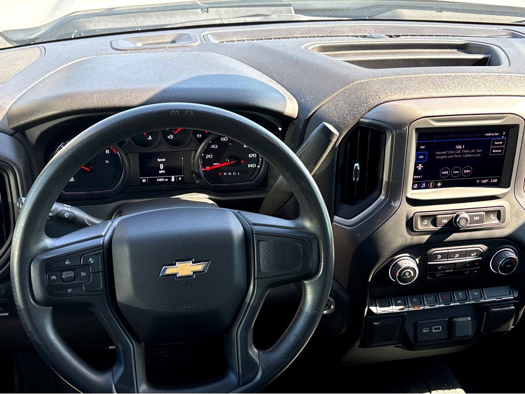 2023 Chevrolet Silverado 1500 Custom photo 4