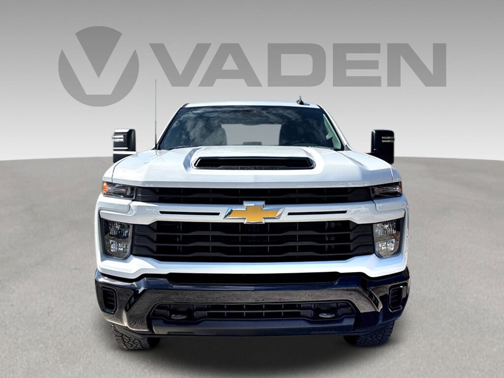 2025 Chevrolet Silverado 2500HD Custom photo 2