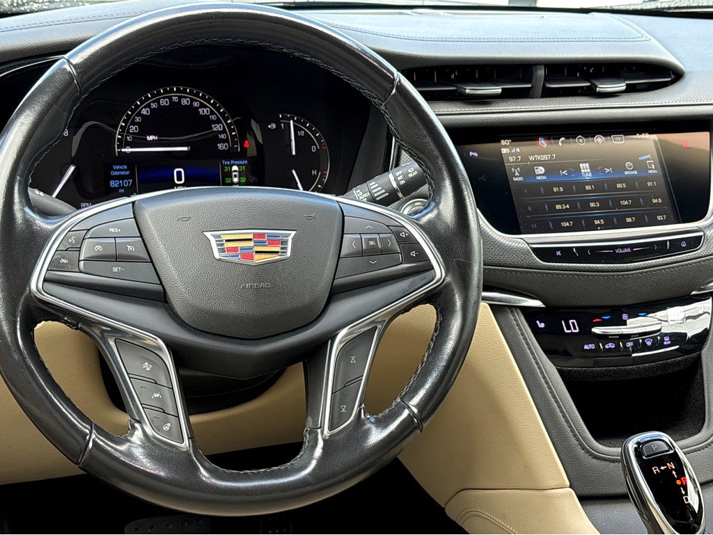 2018 Cadillac XT5 Luxury photo 2