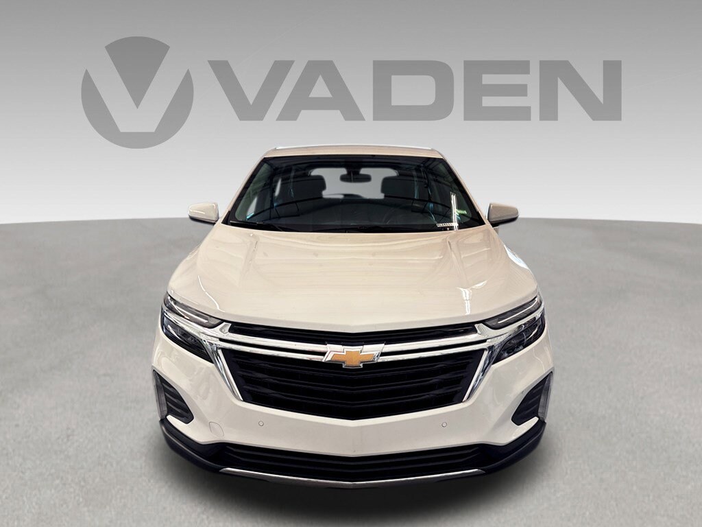 2024 Chevrolet Equinox LT photo 2