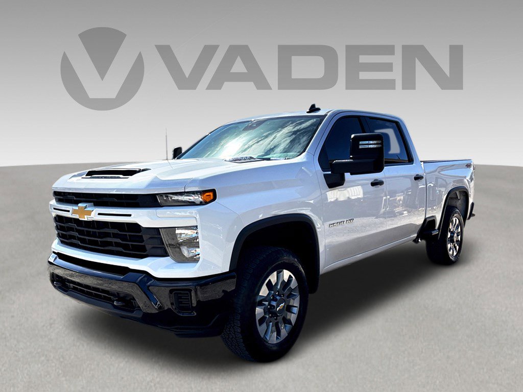 2025 Chevrolet Silverado 2500HD Custom photo 3