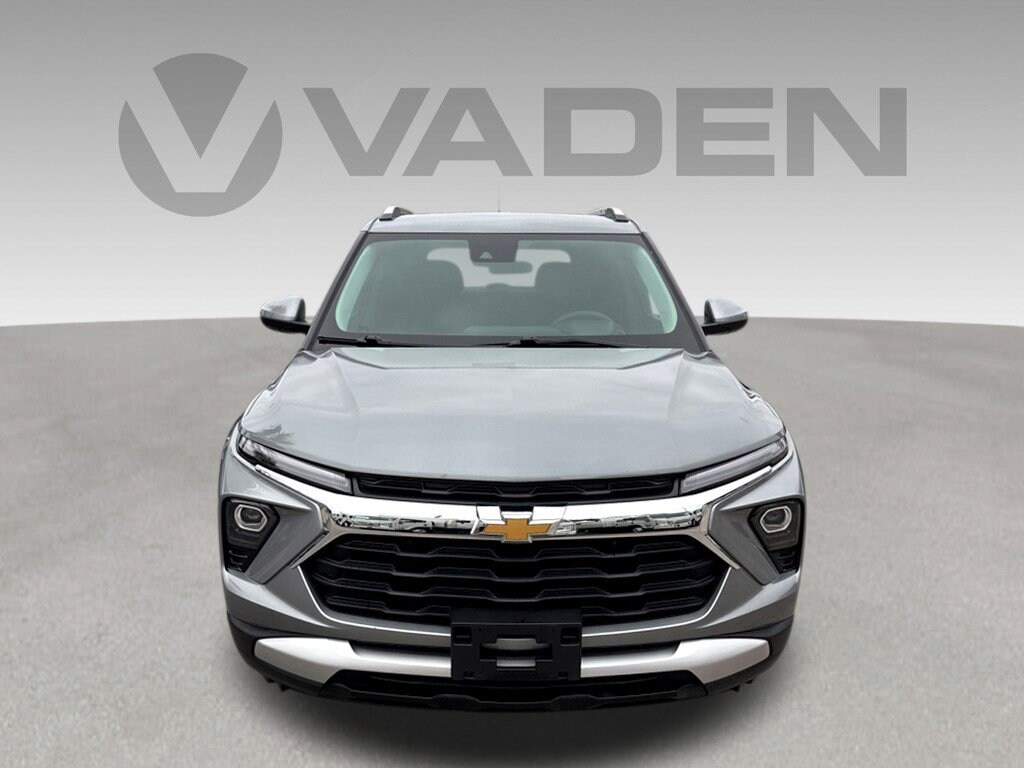 2025 Chevrolet Trailblazer LT photo 2