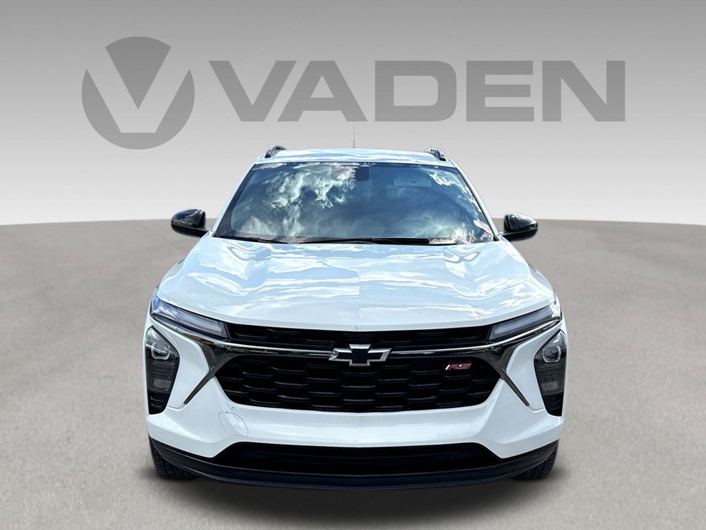 2025 Chevrolet Trax photo 2