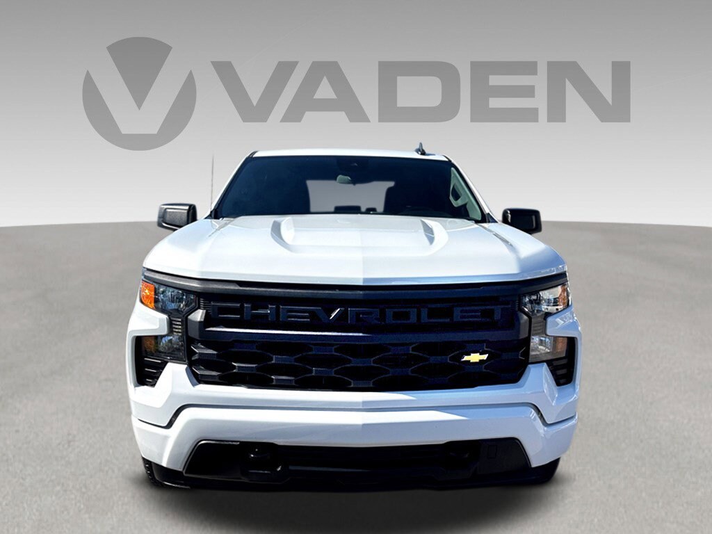 2023 Chevrolet Silverado 1500 Custom photo 2