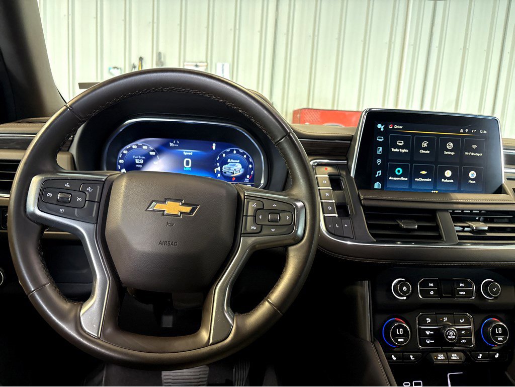 2024 Chevrolet Suburban LT photo 2