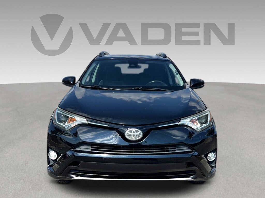 2018 Toyota RAV4 XLE photo 2