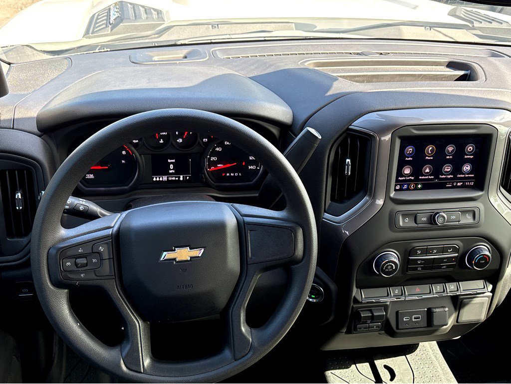 2025 Chevrolet Silverado 2500HD Custom photo 4