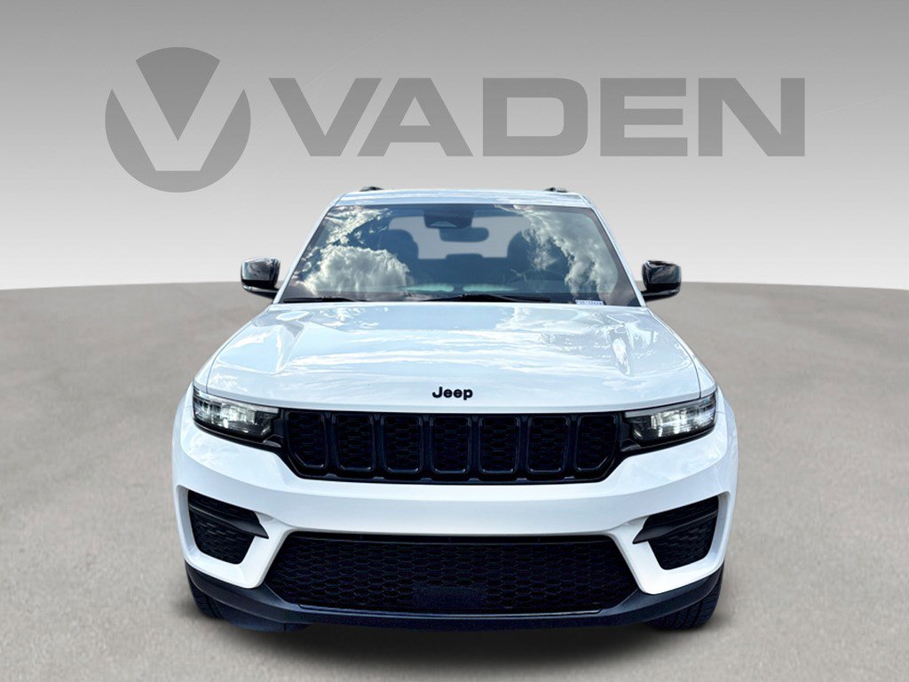 2023 Jeep Grand Cherokee Altitude photo 2