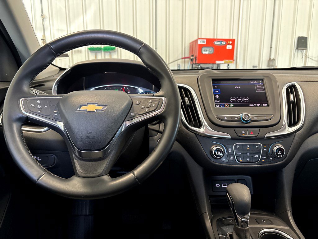 2024 Chevrolet Equinox LT photo 2