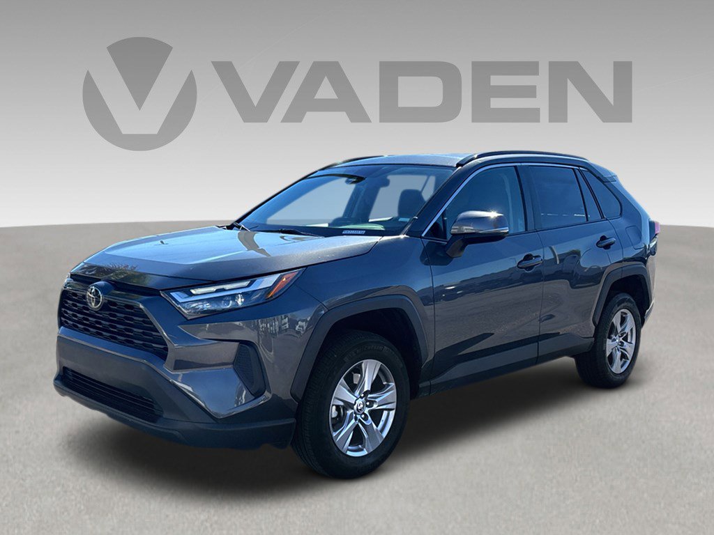2024 Toyota RAV4 XLE photo 3