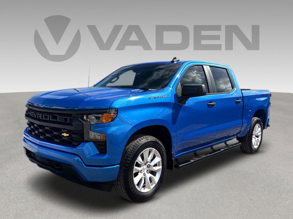 2025 Chevrolet Silverado 1500 Custom photo 3