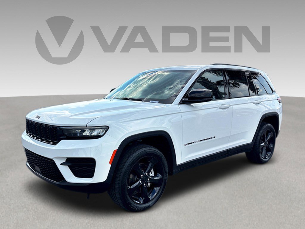 2023 Jeep Grand Cherokee Altitude photo 3