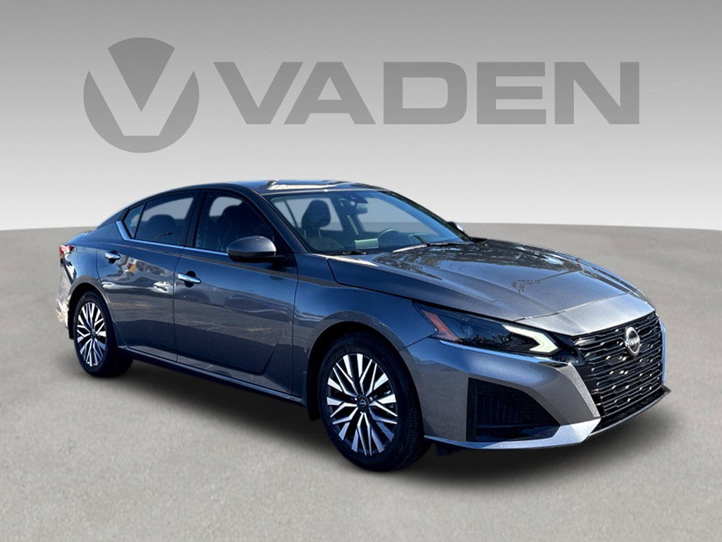 Used 2023 Nissan Altima 2.5 SV Sedan
