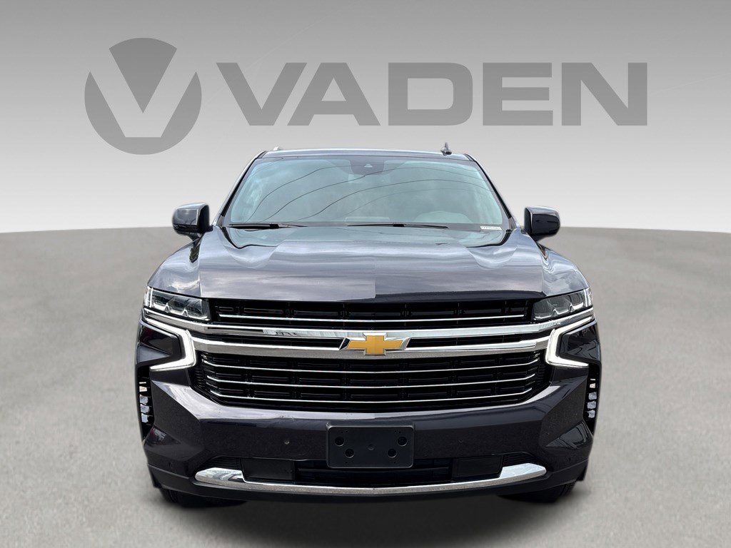 2024 Chevrolet Suburban LT photo 2