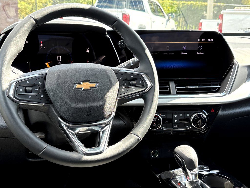 2025 Chevrolet Trax LT photo 4