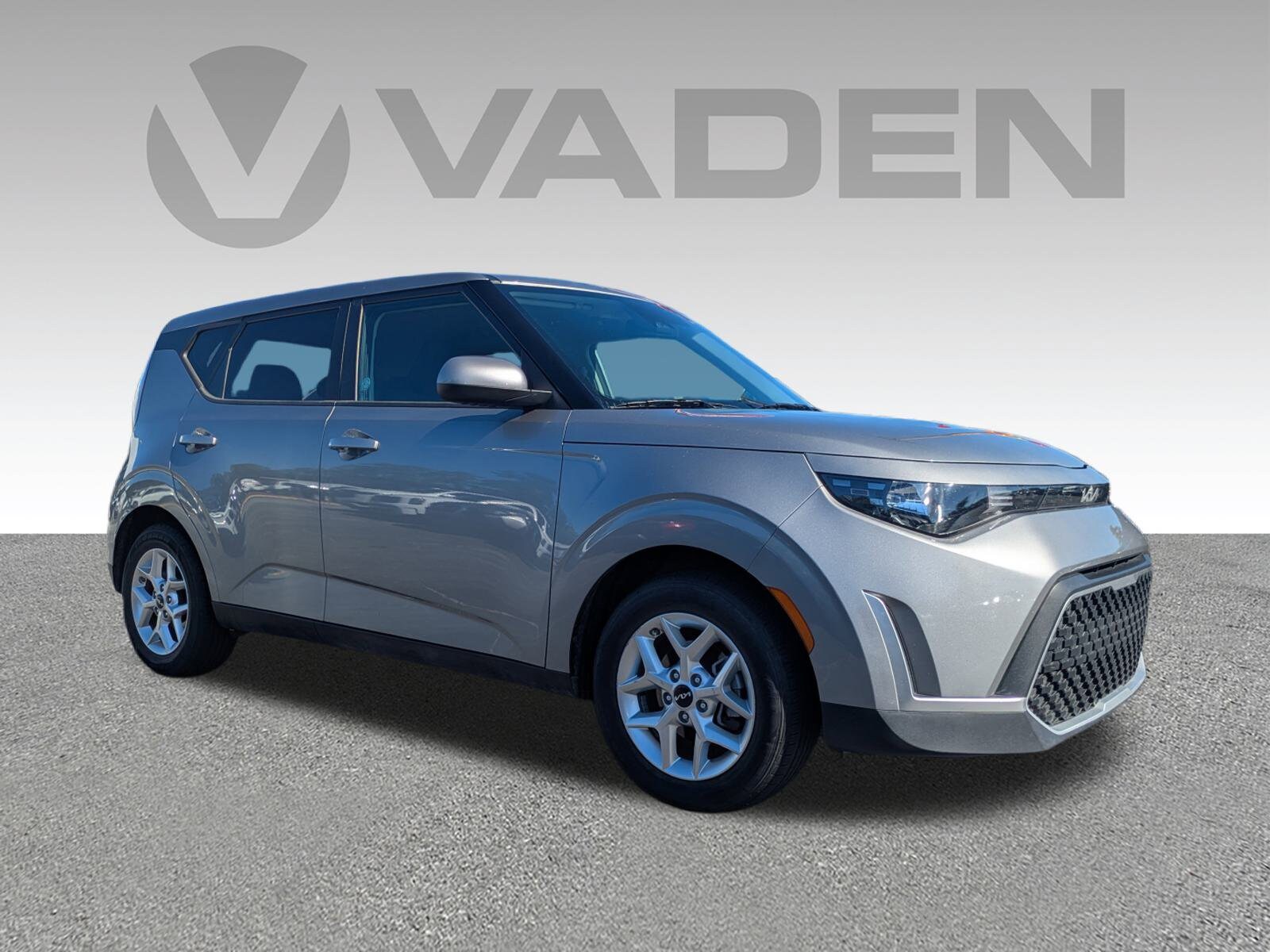 2023 Kia Soul LX photo 2