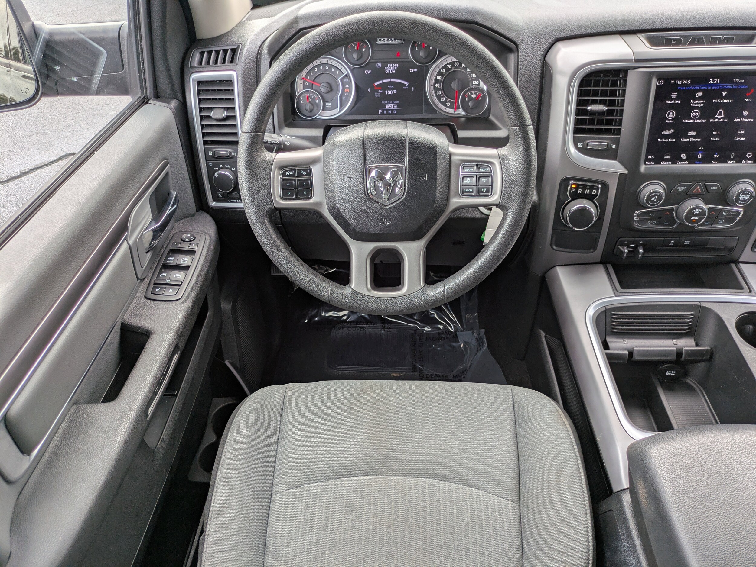 2023 Ram 1500 Classic SLT photo 4