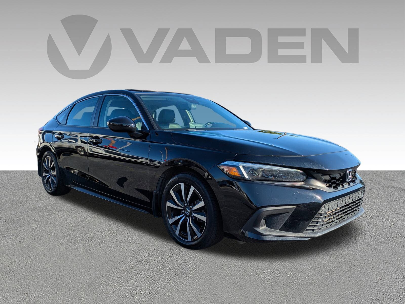 2024 Honda Civic Hatchback EX-L photo 2