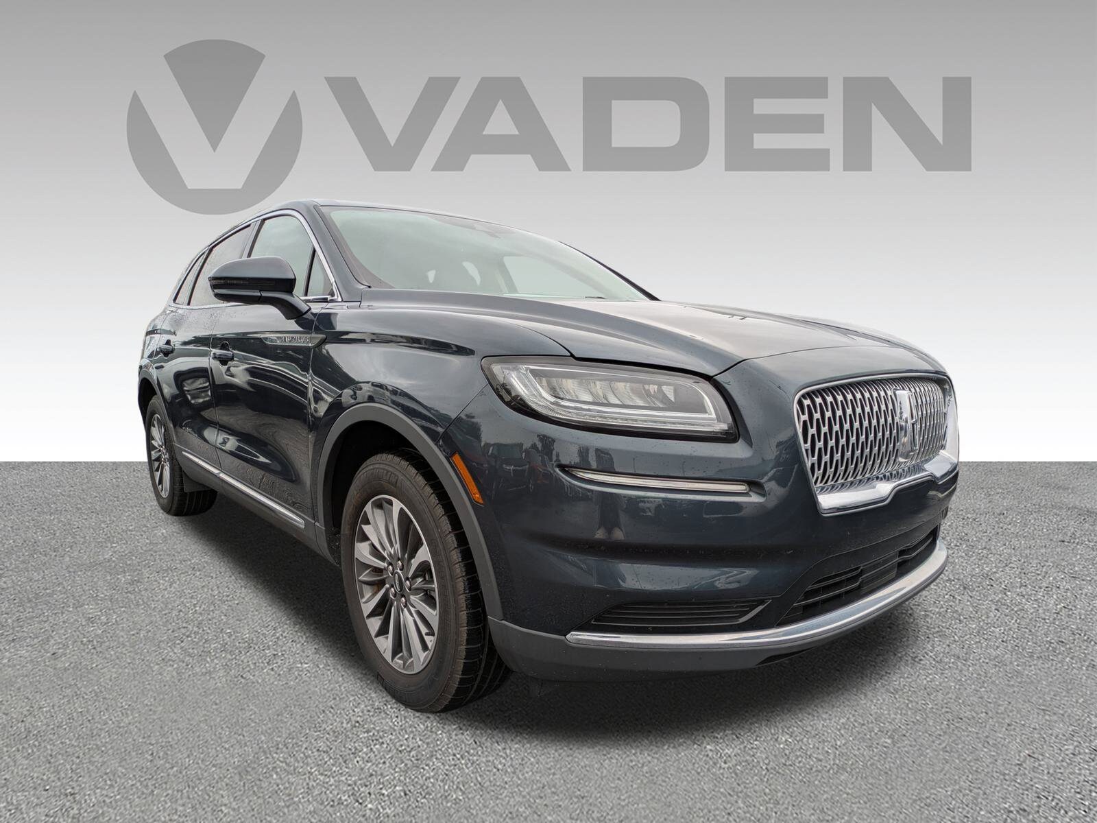 2022 Lincoln Nautilus Standard photo 2