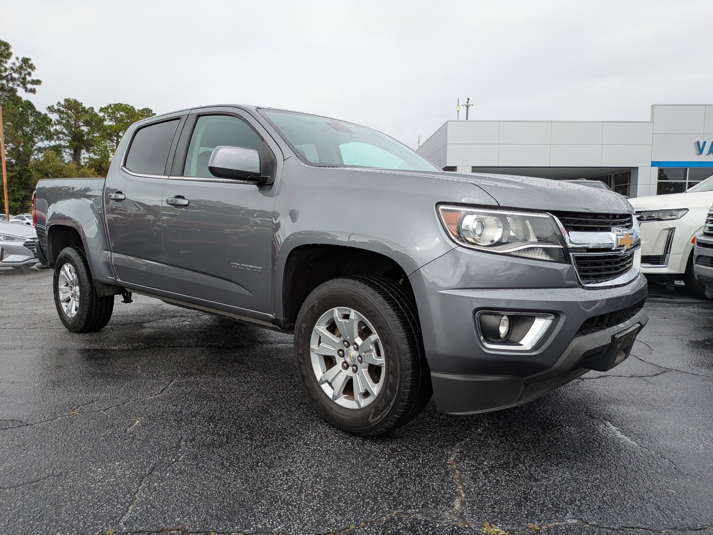 2020 Chevrolet Colorado LT photo 2