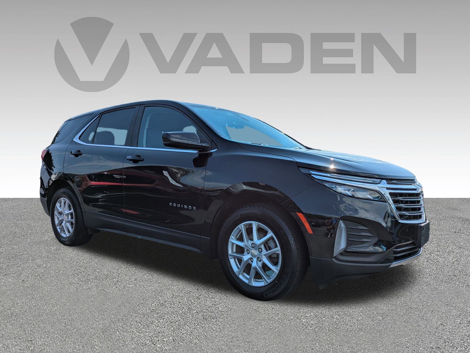 2022 Chevrolet Equinox LT photo 2
