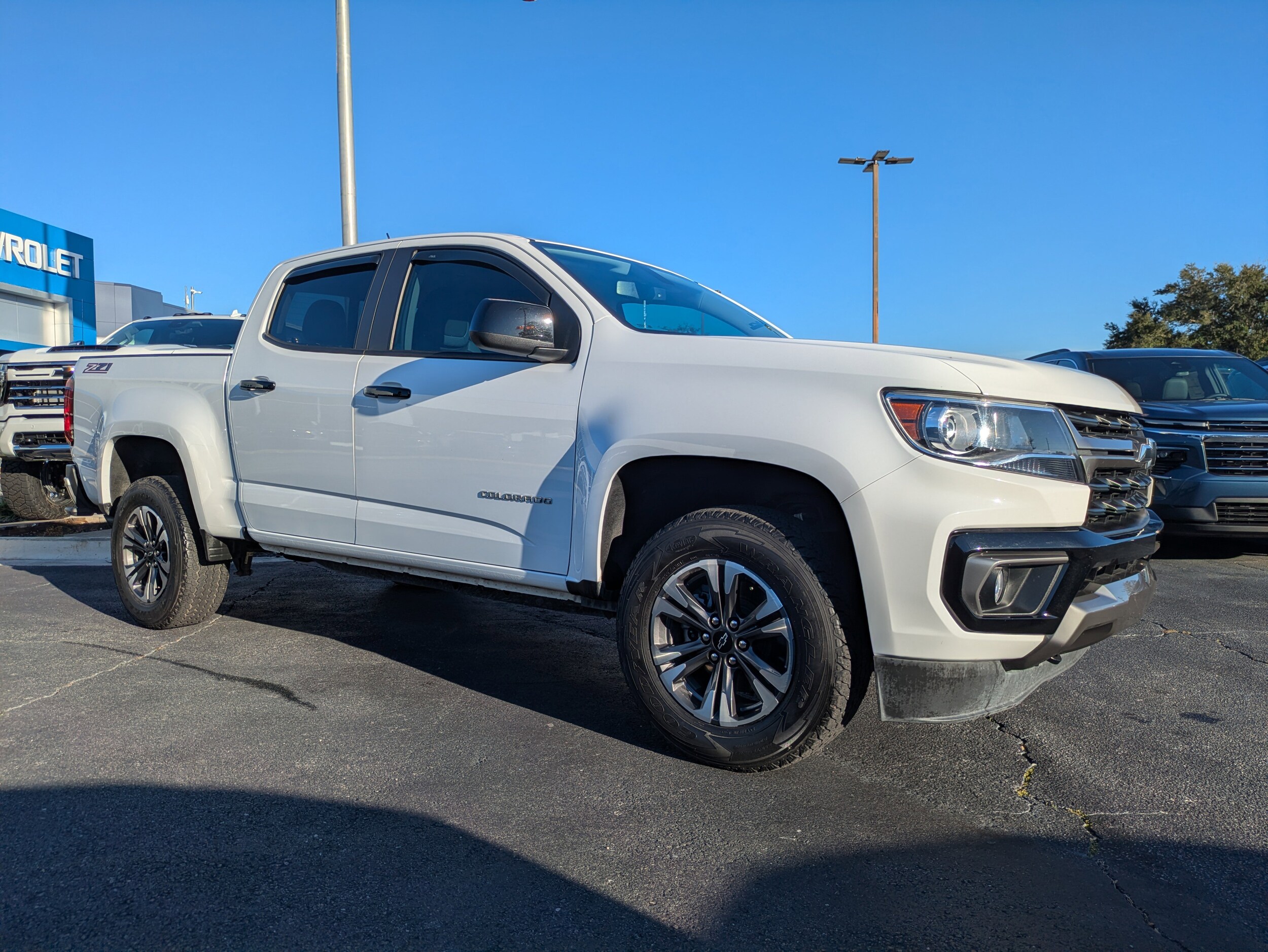 2022 Chevrolet Colorado Z71 photo 2