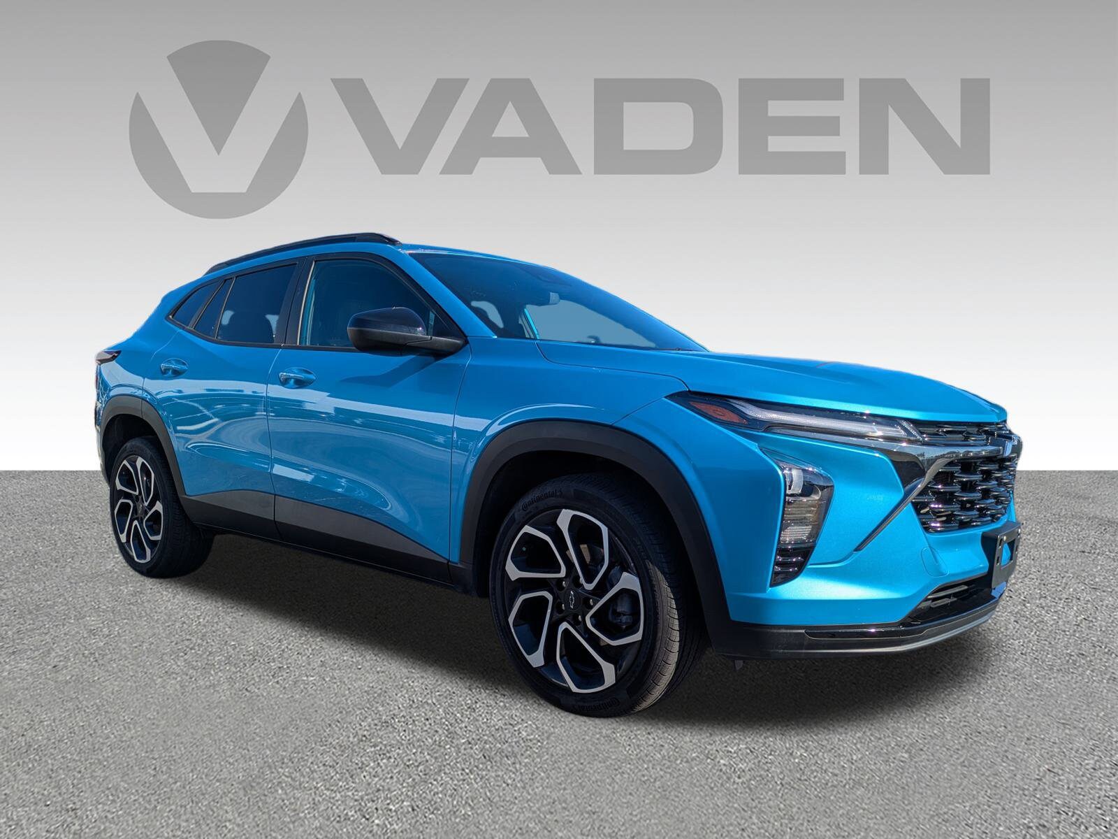 2025 Chevrolet Trax photo 2