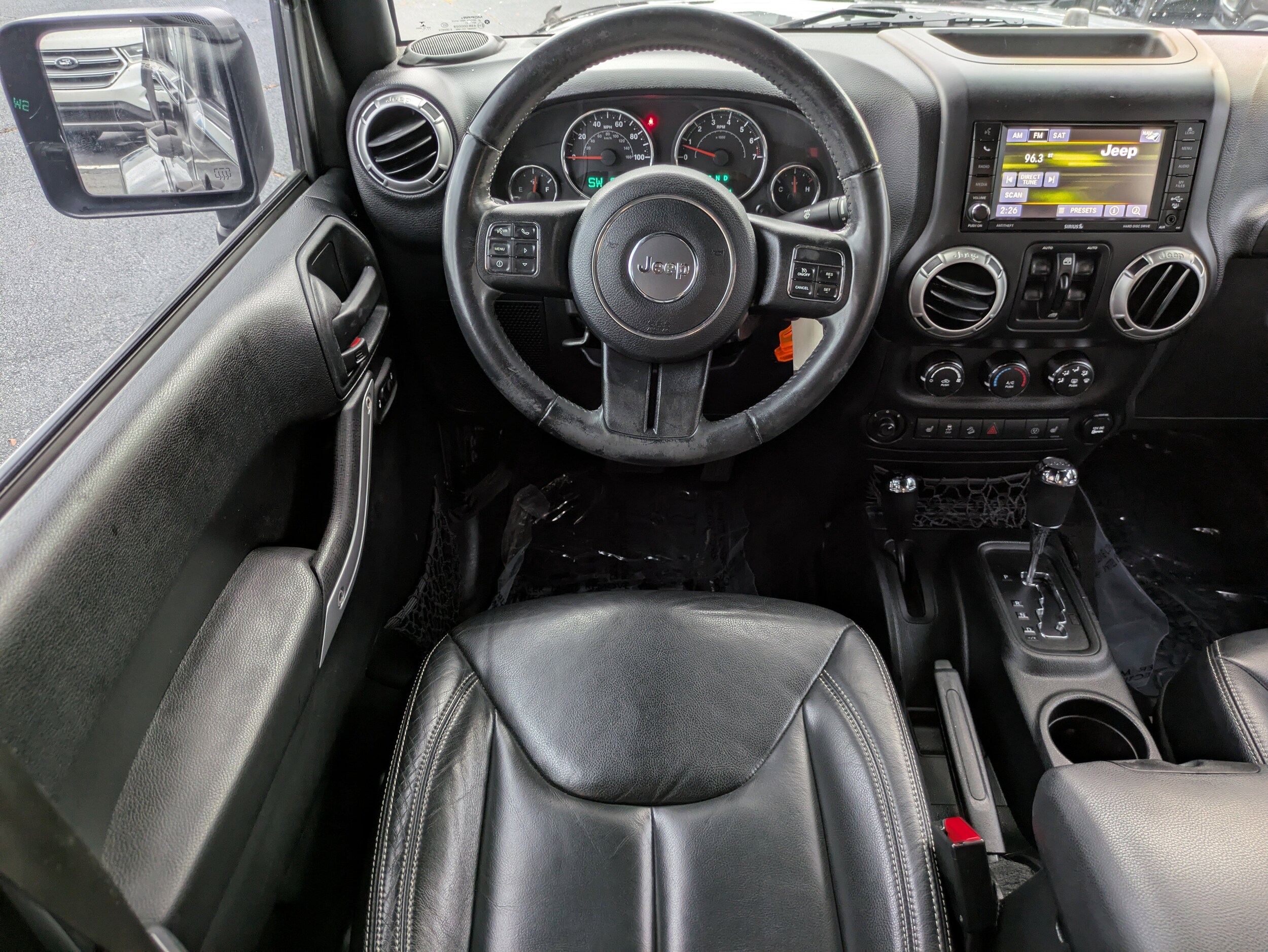 2017 Jeep Wrangler Unlimited Sahara photo 4