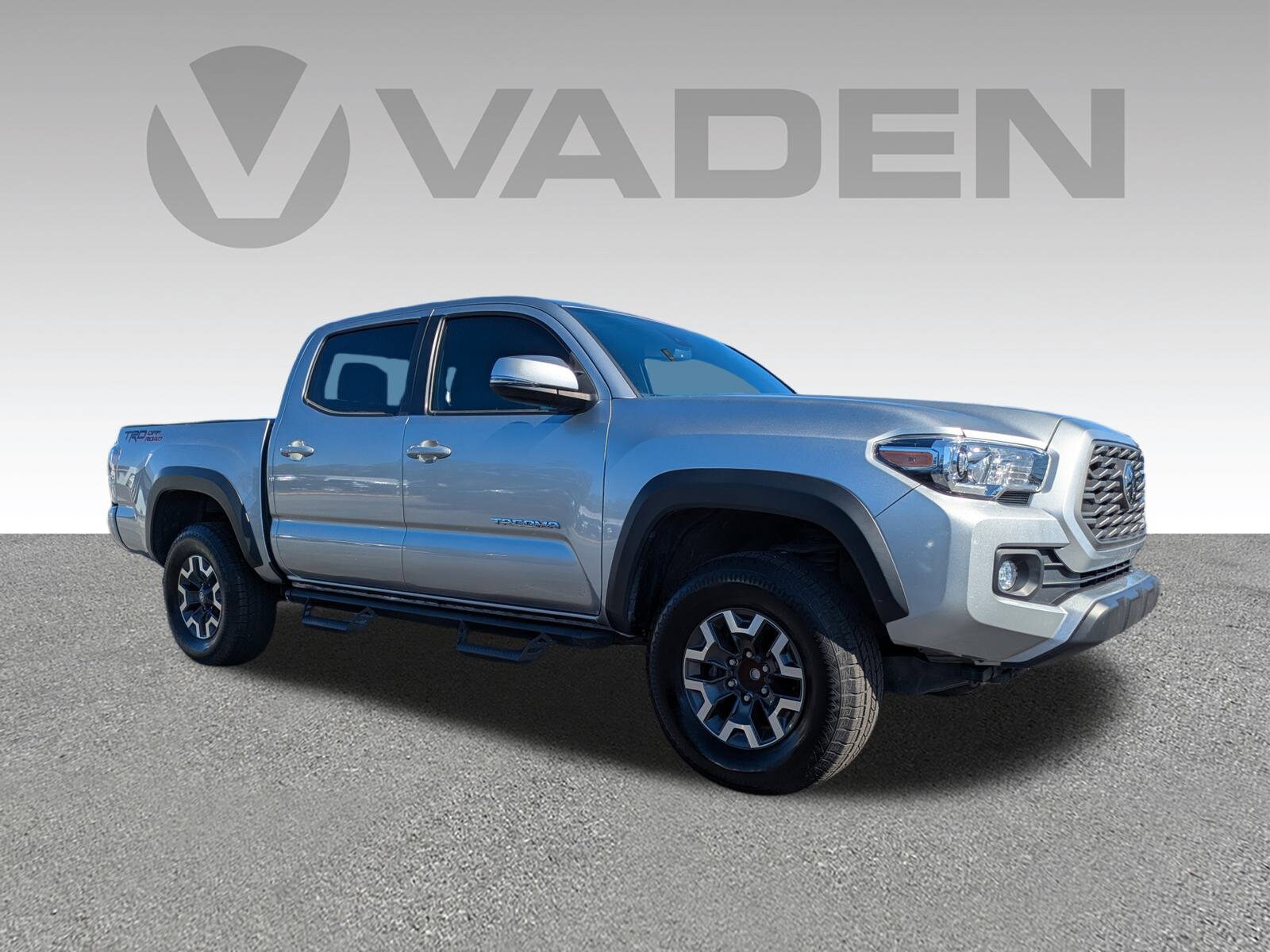 2023 Toyota Tacoma TRD Off-Road photo 2