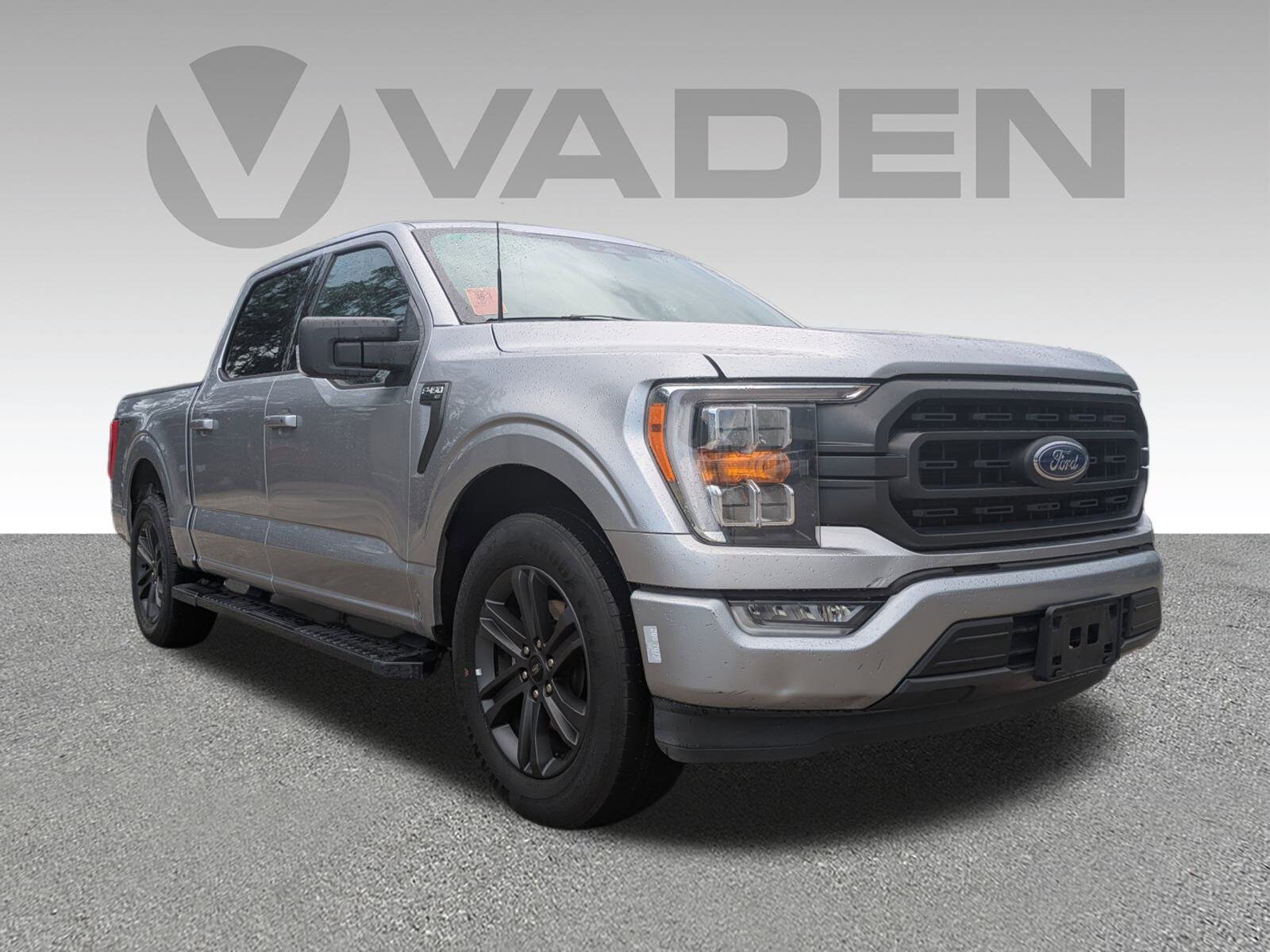 2023 Ford F-150 XLT photo 2