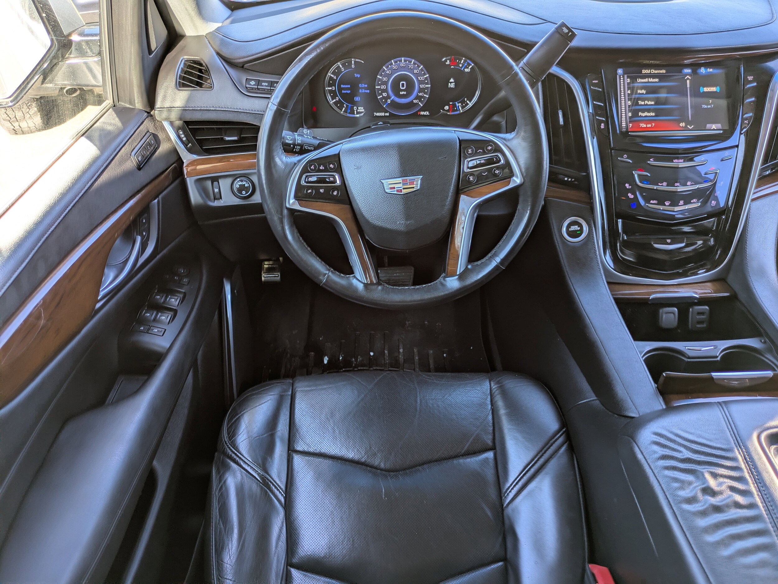 2018 Cadillac Escalade ESV Luxury photo 4