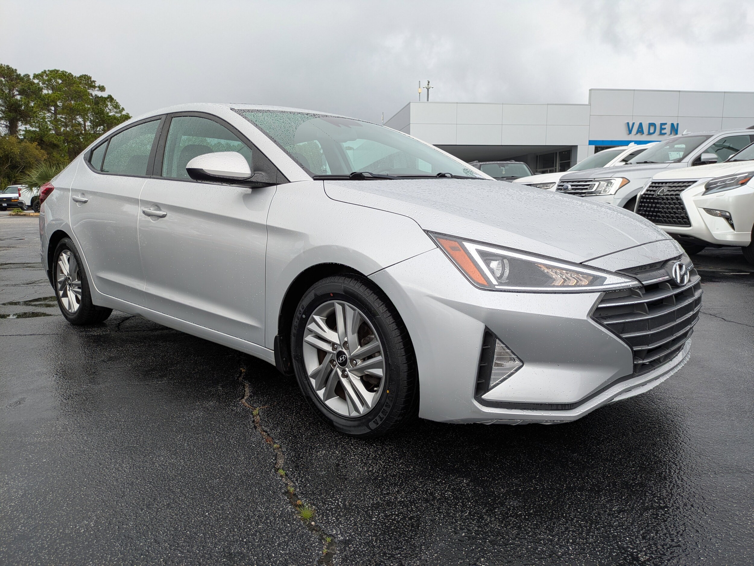 2020 Hyundai Elantra Value Edition photo 2