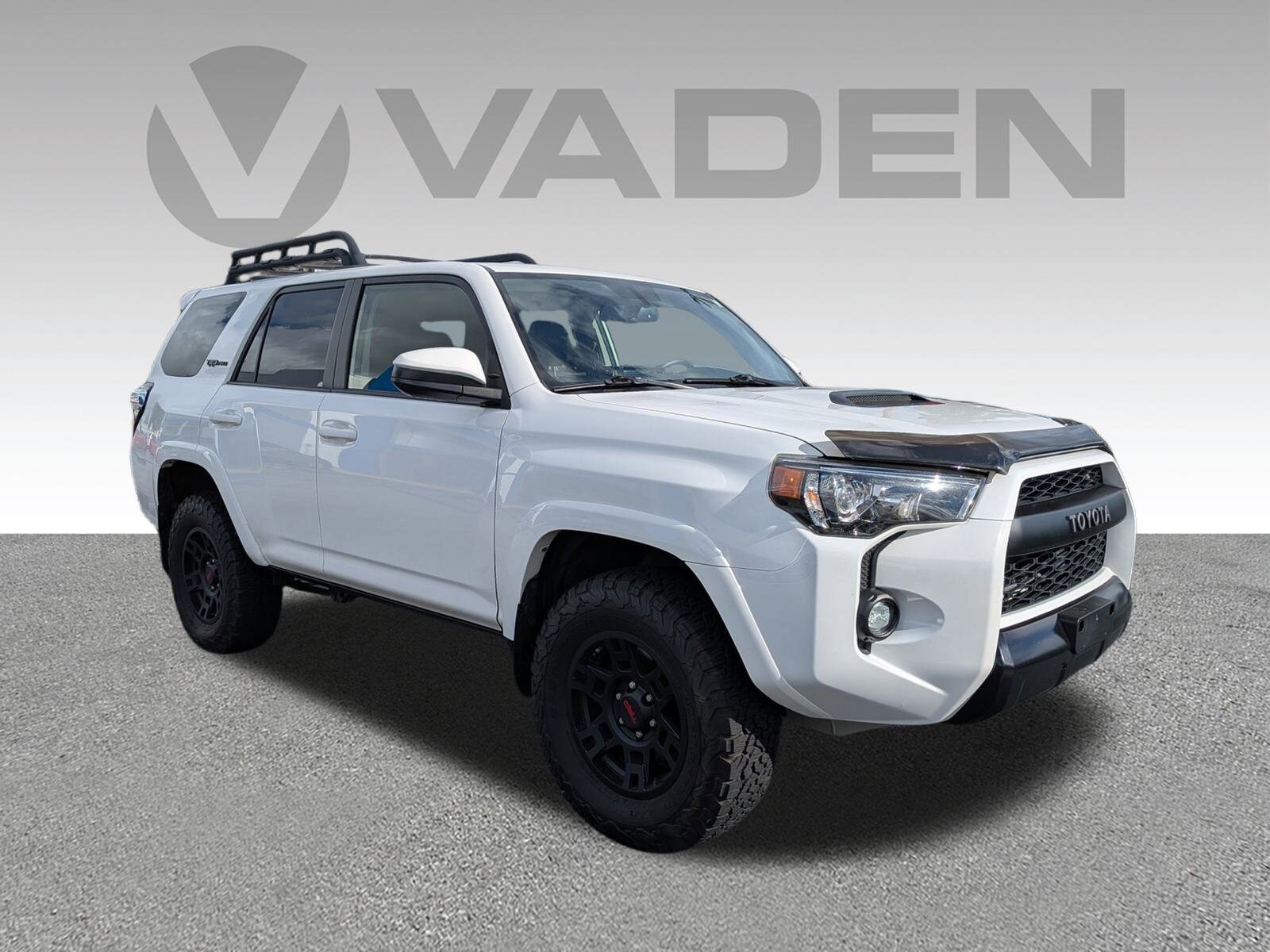 2019 Toyota 4Runner SR5 photo 2