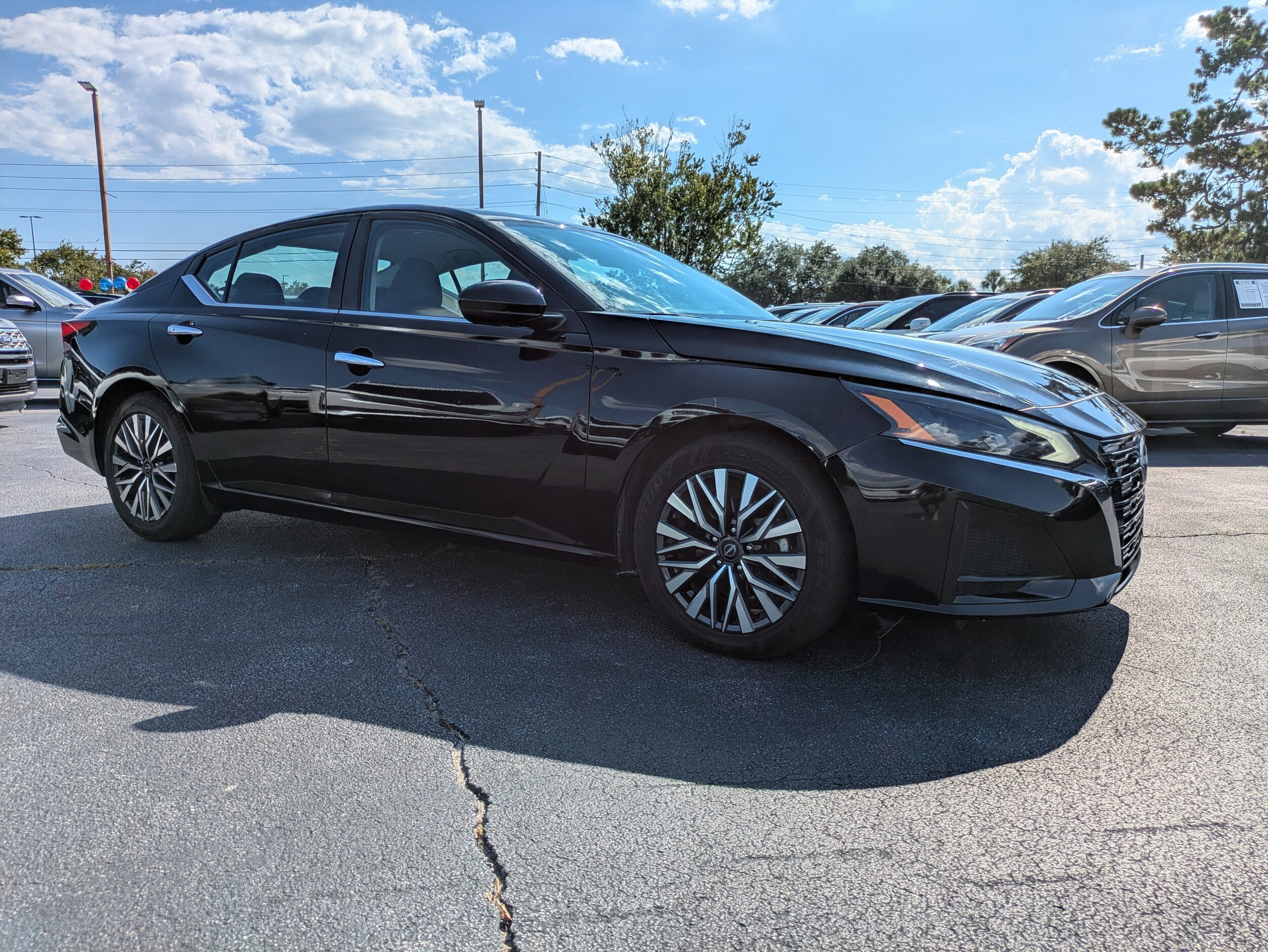 2023 Nissan Altima 2.5 SV photo 2