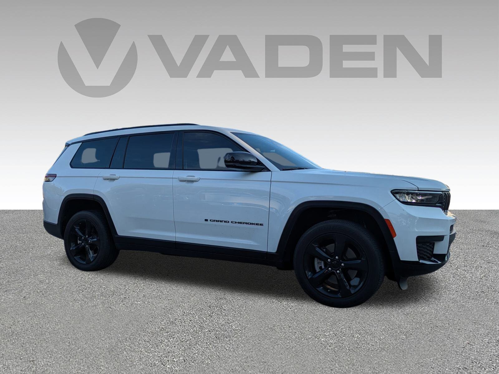 2023 Jeep Grand Cherokee Altitude photo 2