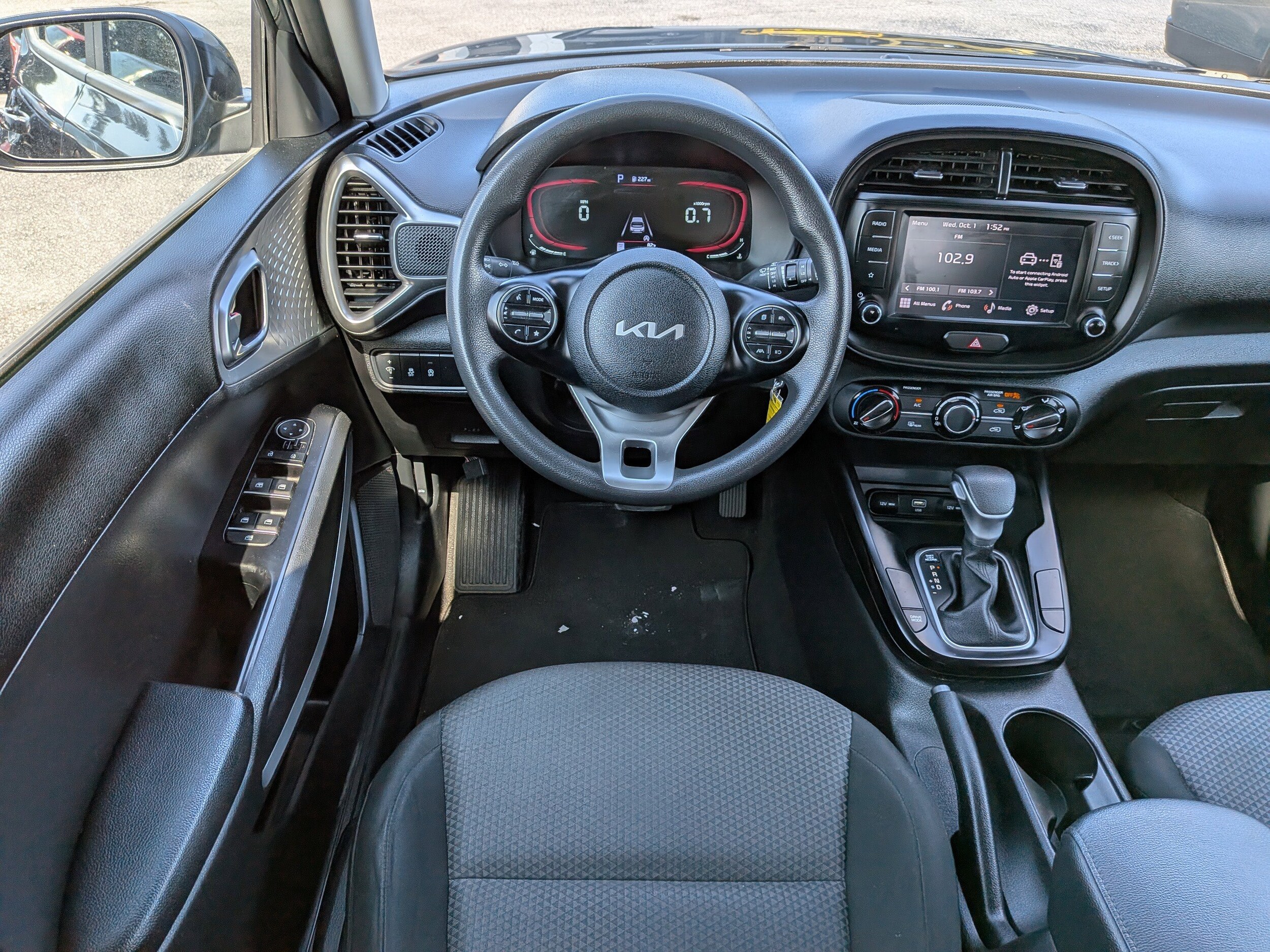 2023 Kia Soul LX photo 3