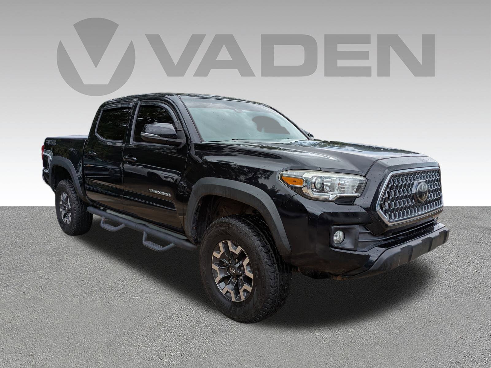 2019 Toyota Tacoma TRD Off-Road photo 3
