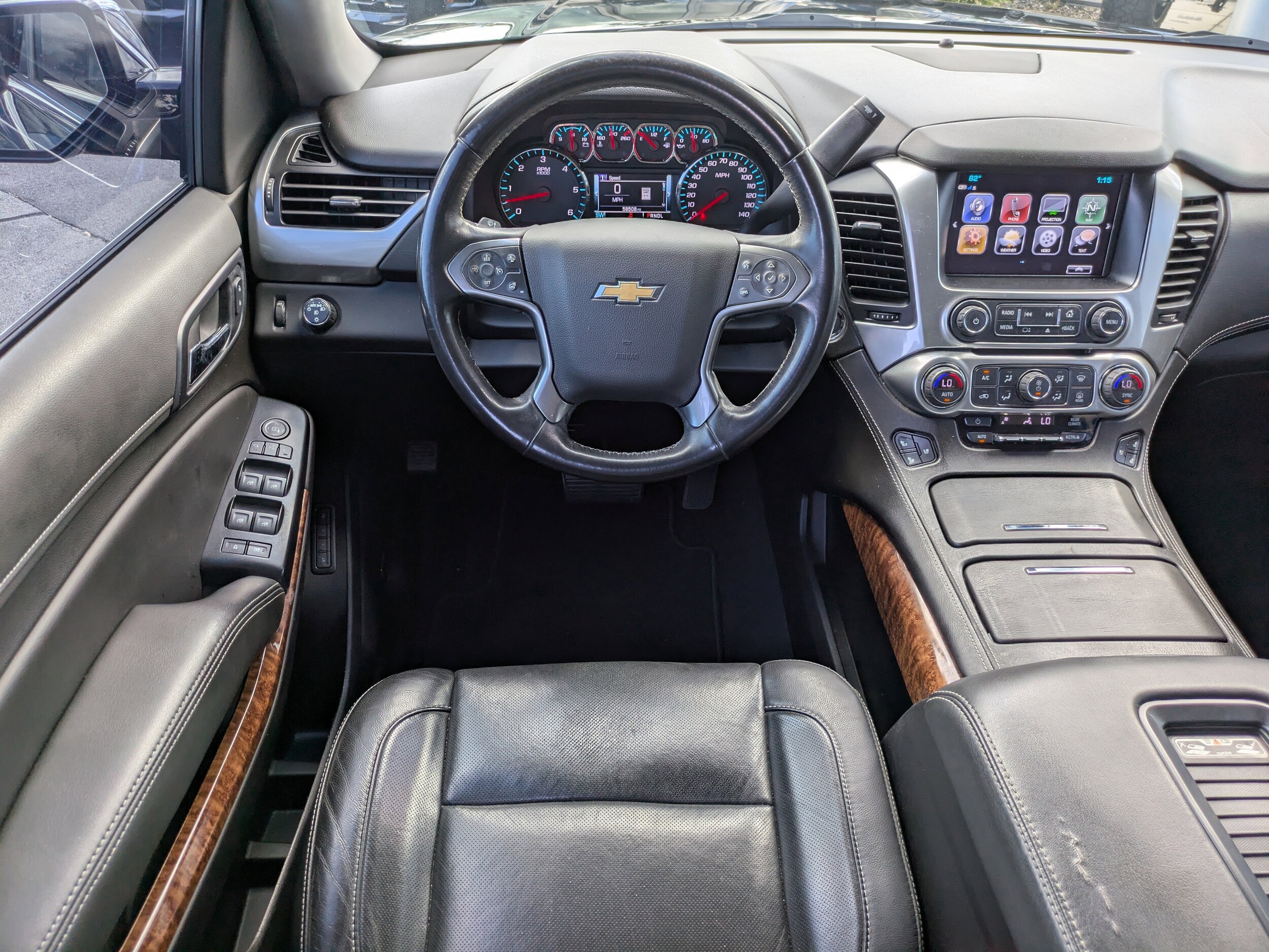 2020 Chevrolet Suburban Premier photo 2