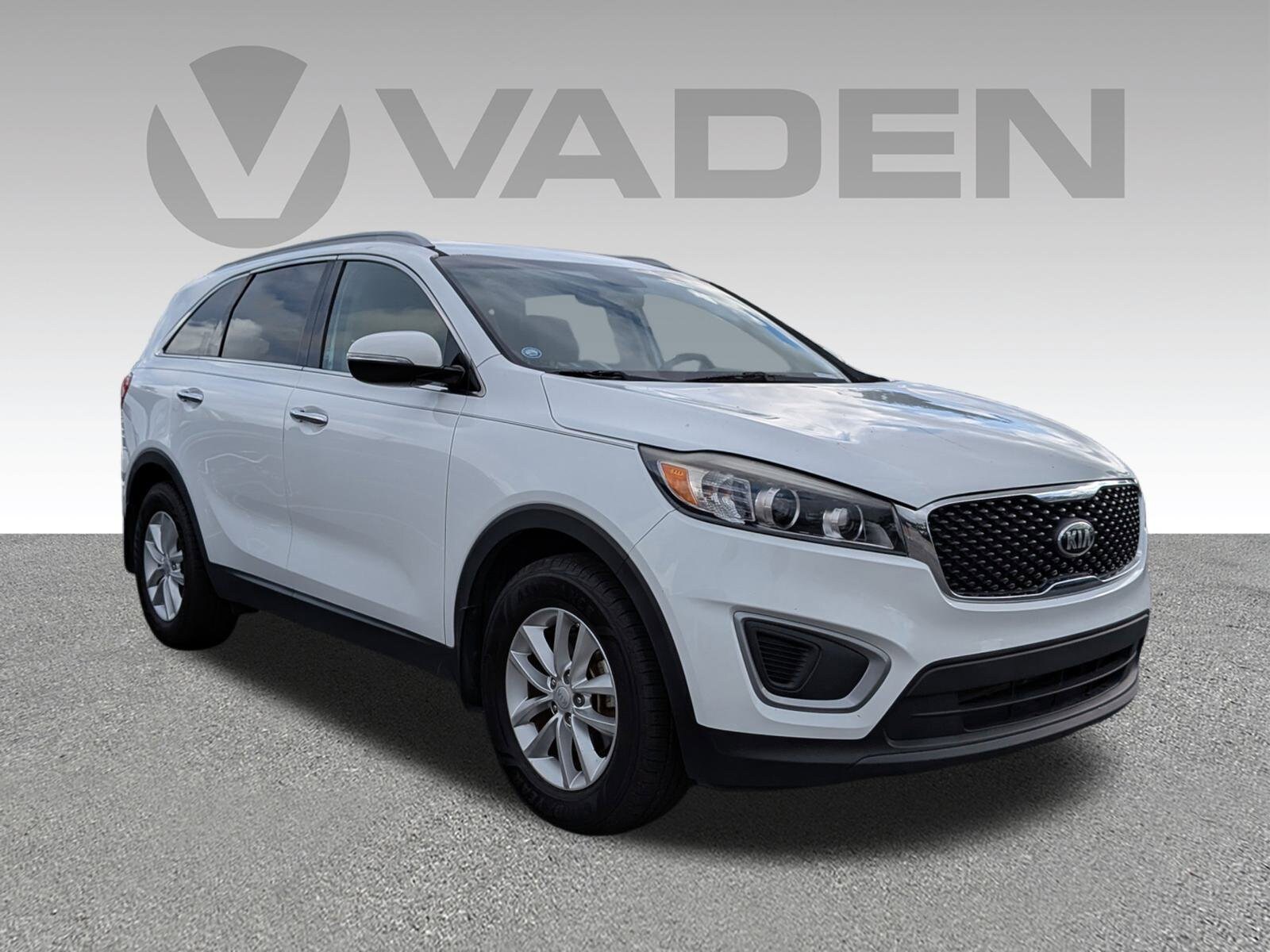 2017 Kia Sorento LX photo 2