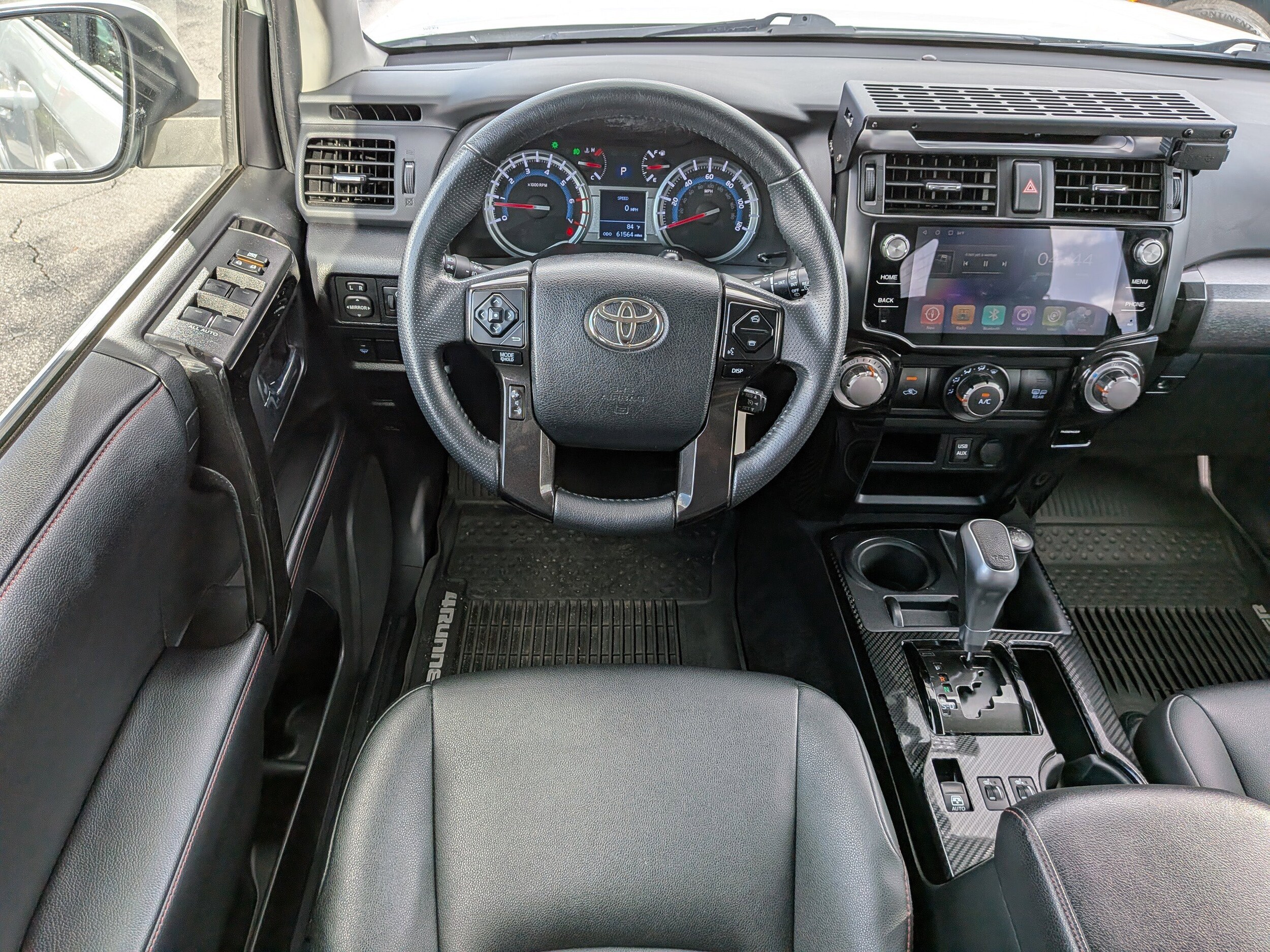 2019 Toyota 4Runner SR5 photo 4