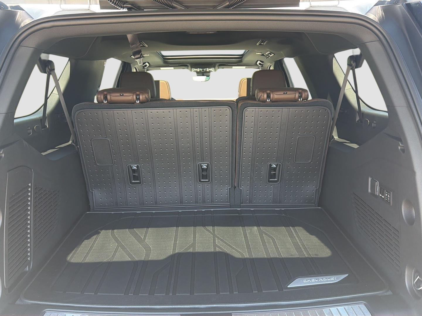 2026 Chevrolet Suburban High Country - Photo 9