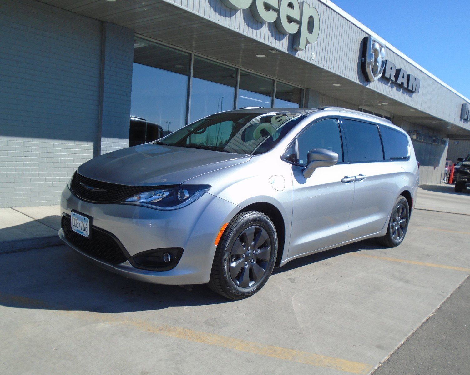 Used 2020 Chrysler Pacifica Hybrid Touring L with VIN 2C4RC1L78LR258791 for sale in Sauk Centre, Minnesota