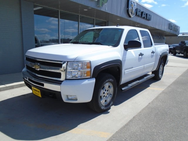 Used 2011 Chevrolet Silverado 1500 LT with VIN 3GCUKSE24BG401728 for sale in Sauk Centre, Minnesota