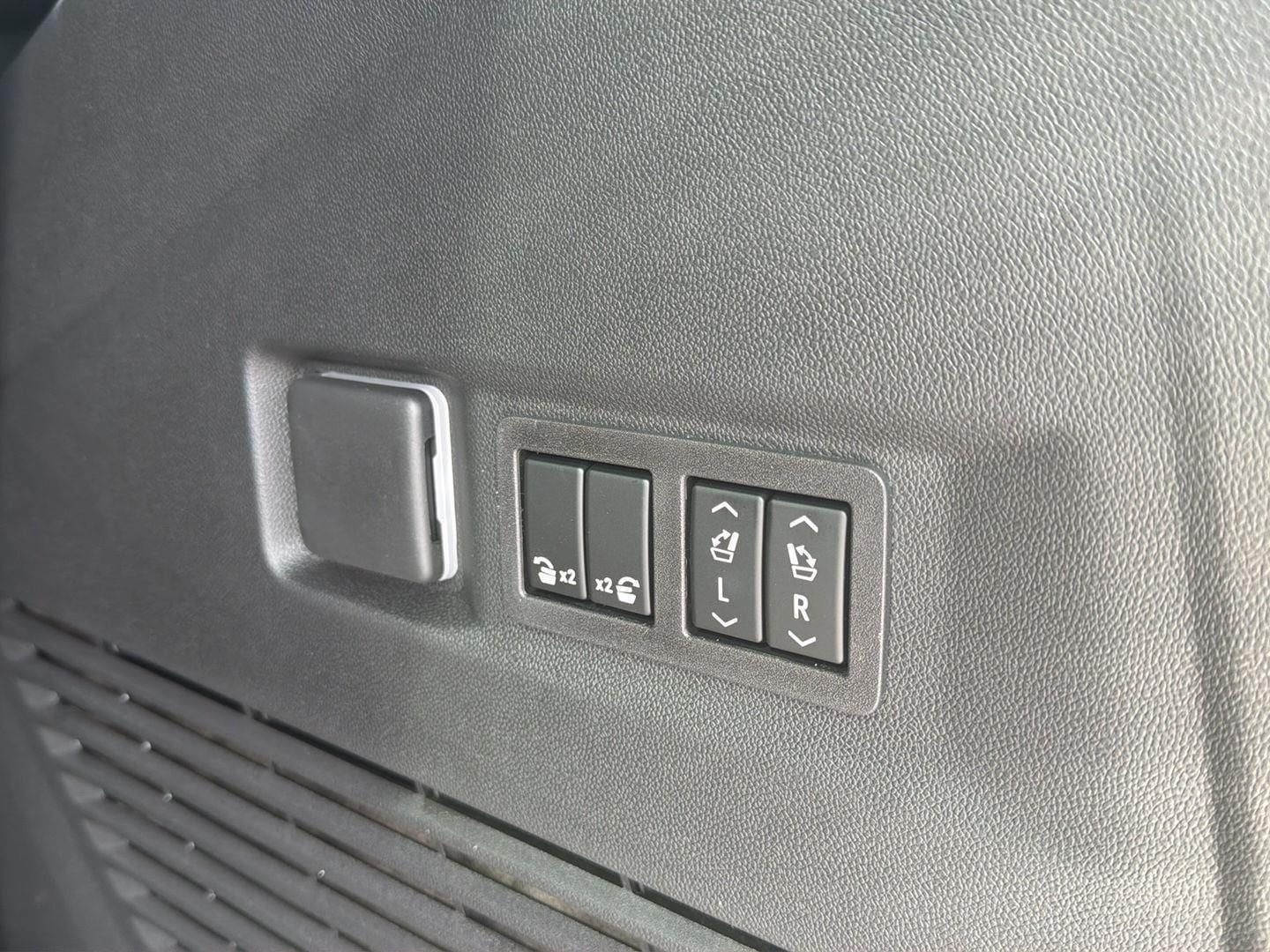 2026 Chevrolet Tahoe Premier - Photo 11