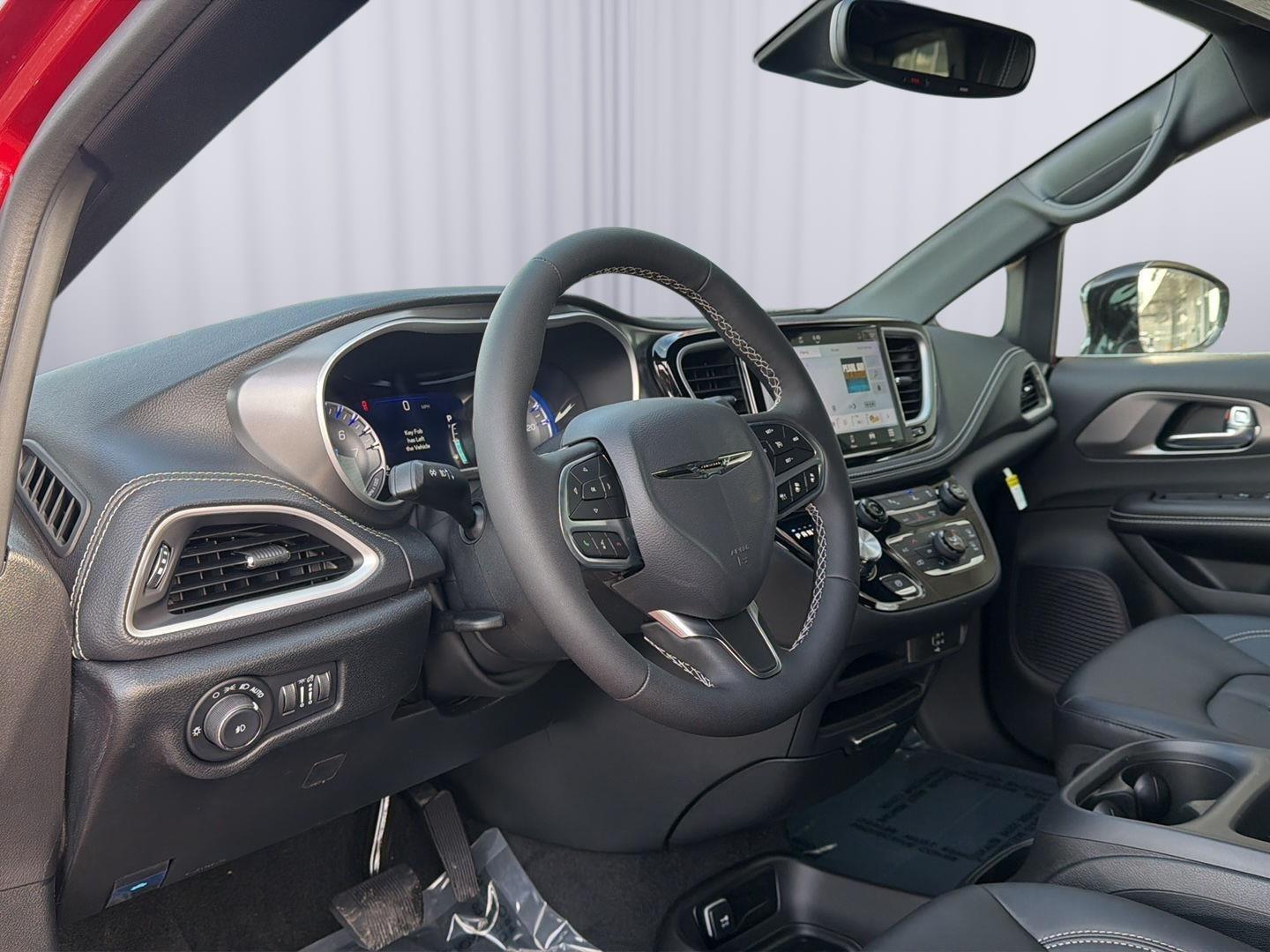 2026 Chrysler Pacifica Select - Photo 18