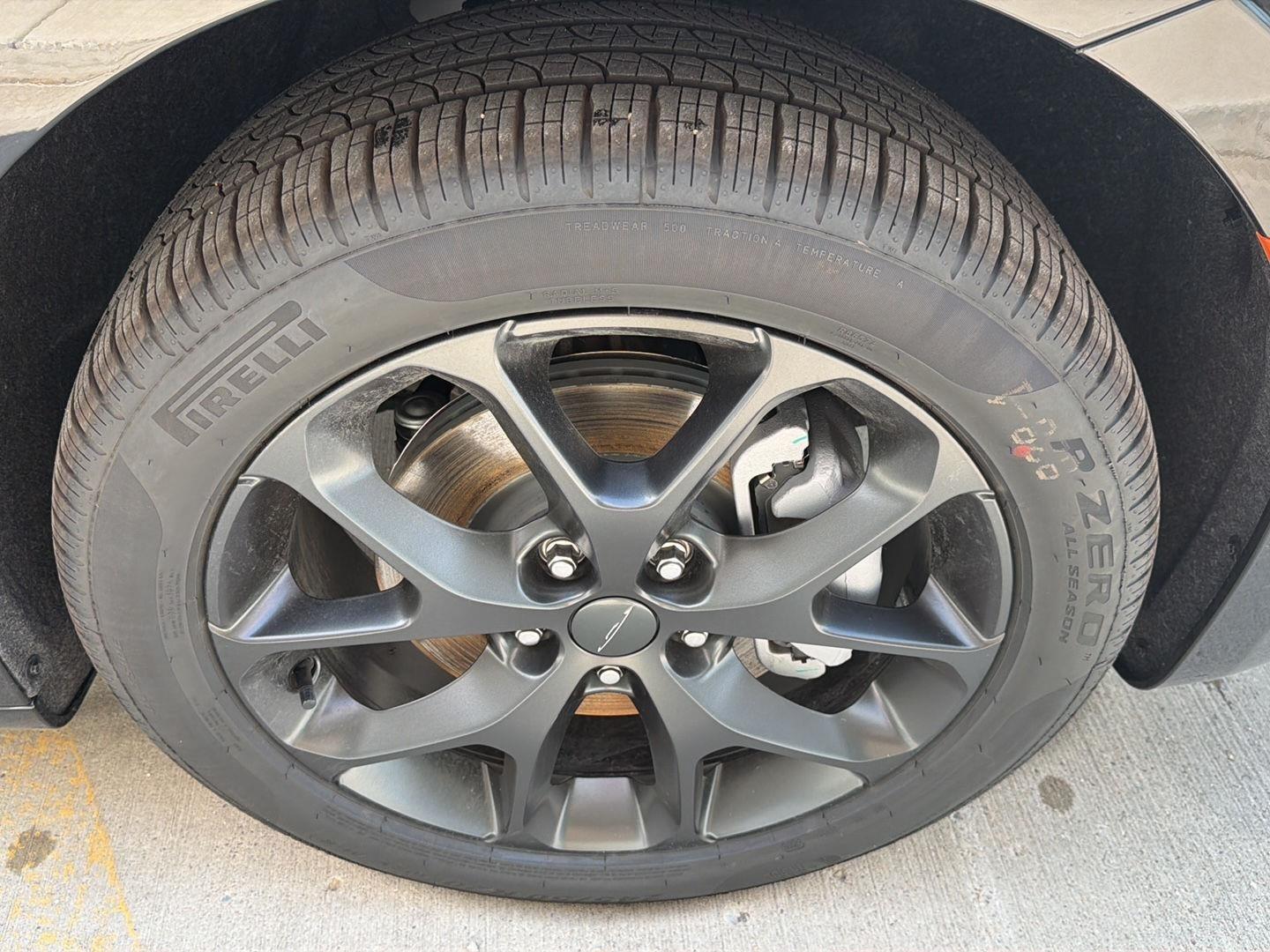 2027 Chrysler Pacifica Limited - Photo 8