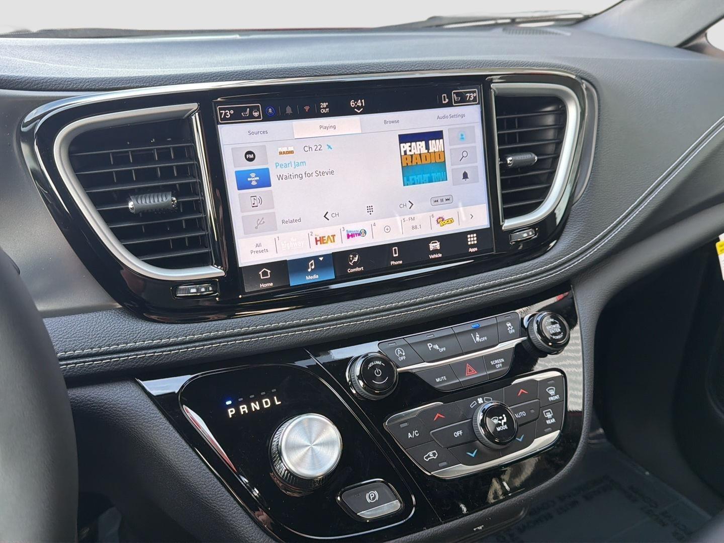 2026 Chrysler Pacifica Select - Photo 22