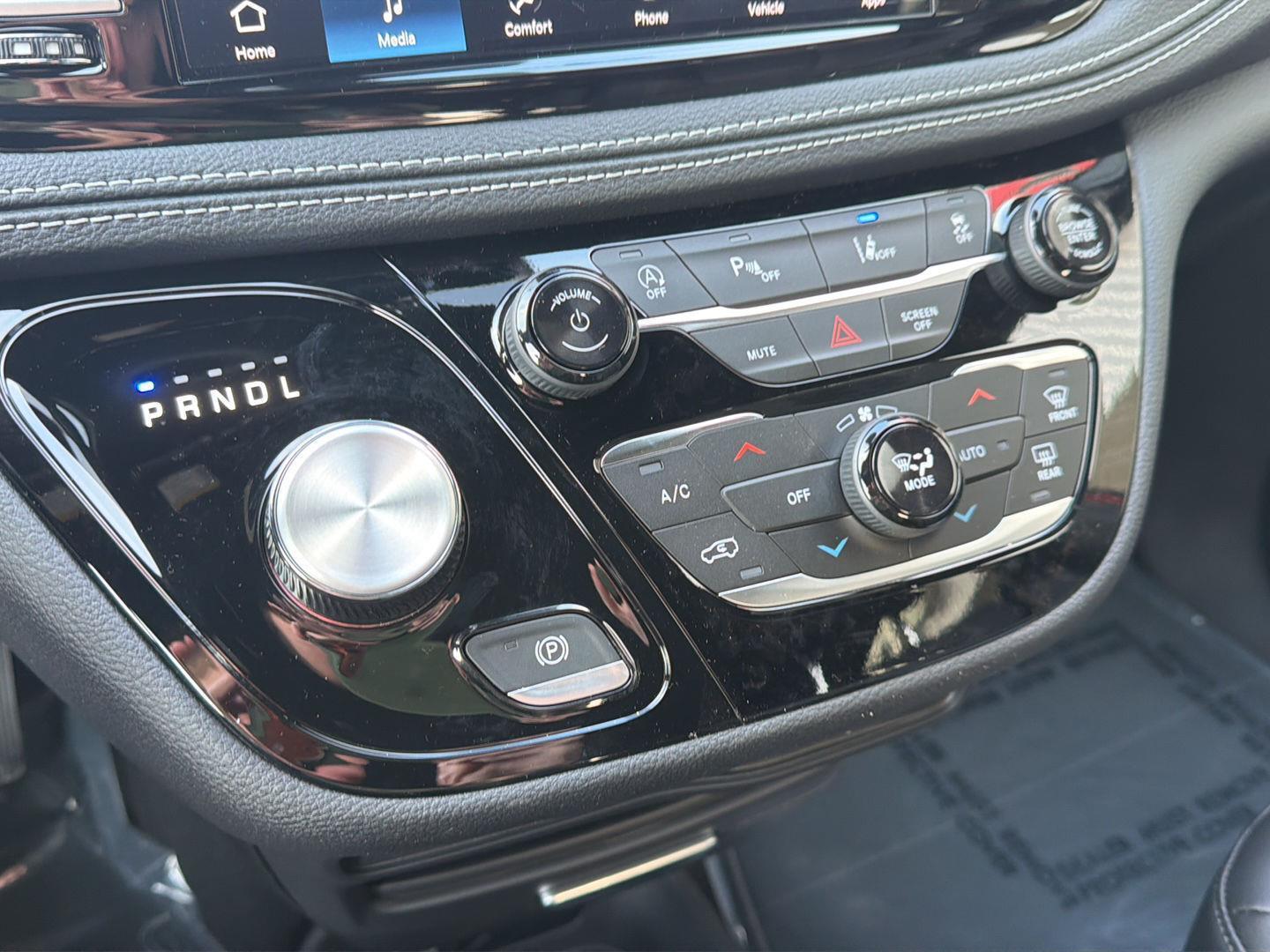2026 Chrysler Pacifica Select - Photo 24