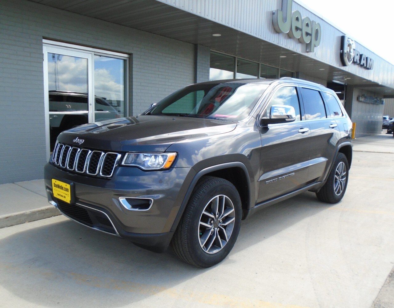 2019 Jeep Grand Cherokee Limited photo 2