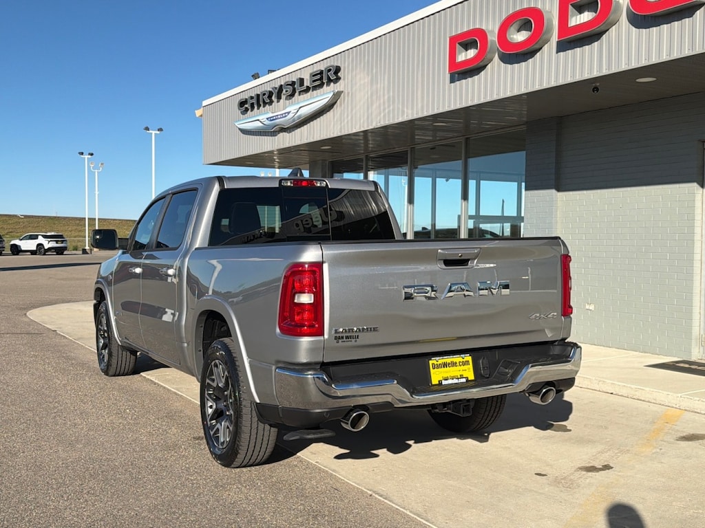 New 2026 Ram 1500 LARAMIE CREW CAB 4X4 5'7 BOX Pickup